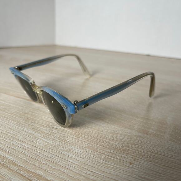 Vintage Bausch and Lomb 4-5 1/4 Youth Sunglasses Cat Eye Blue B&L 42-18 - Picture 3 of 13